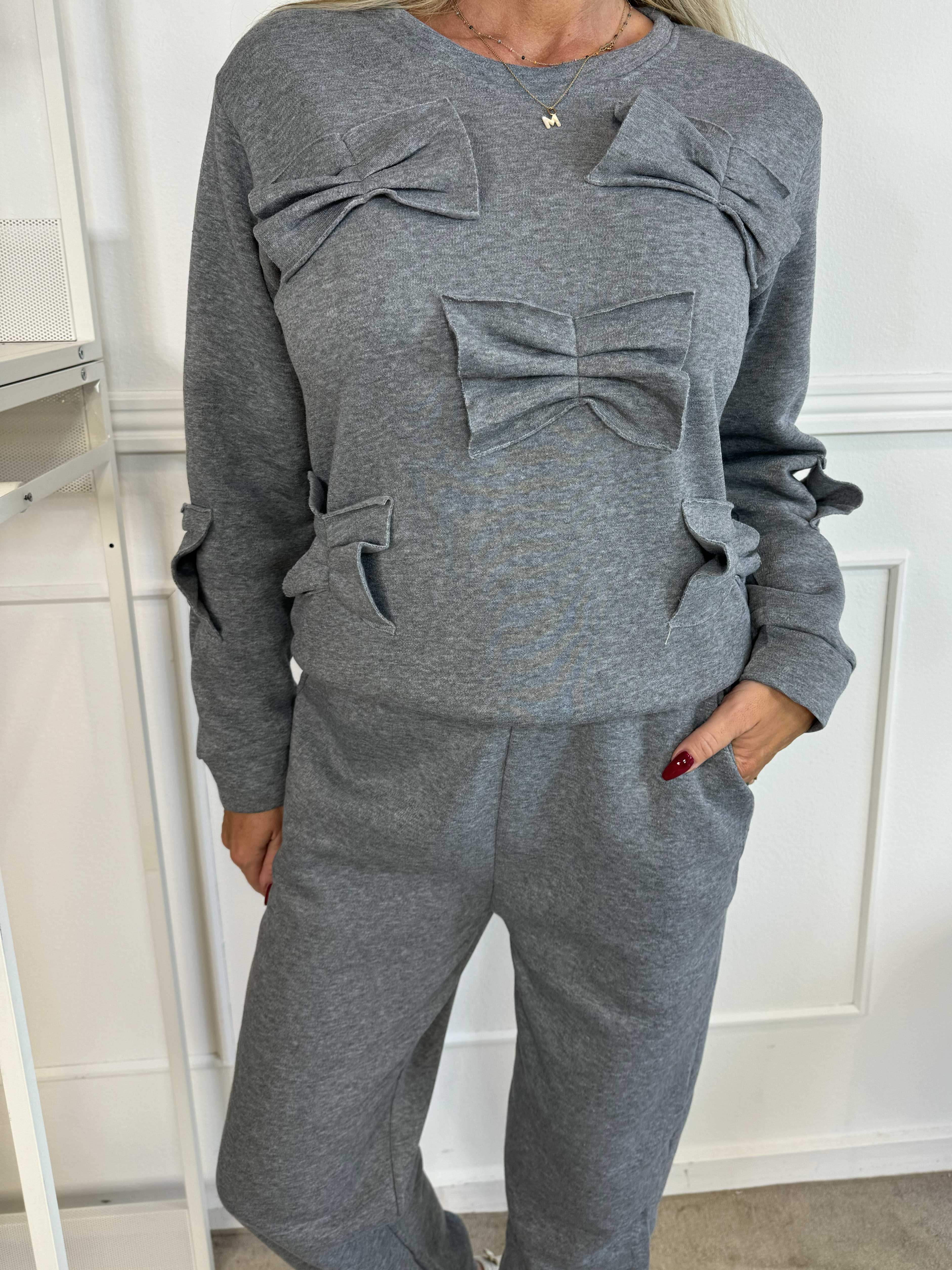 Yeva - Joggingdräkt med små rosetter